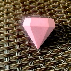 Blush and blossom Diamond shape concealer